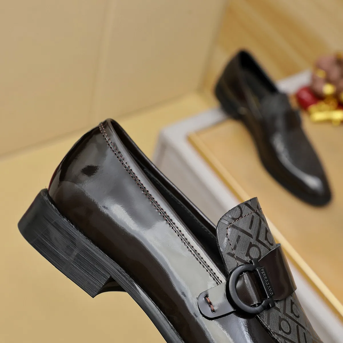 Men's shoes 💰460 Ferragamo [Ferragamo] top imported suit men's shoes 💯Original copy of the official website, product materials: selected imported embossed calfskin + luxury hardware buckle accessories ~ imported water-dyed cow 🐂 leather lining. Strong three-dimensional visual effect, original combination outsole, multiple colors available😘 Size: 39-44 (38.45.46. Customized)